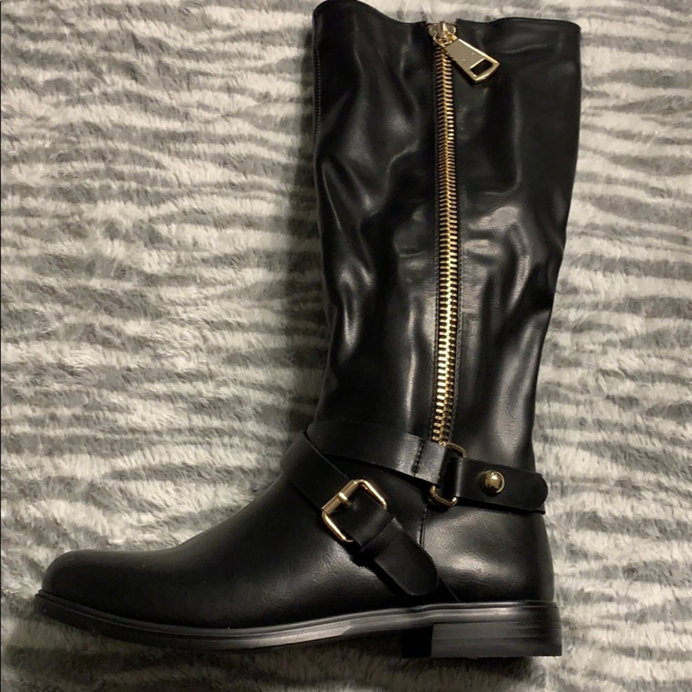 Reneeze Faux leather boots never worn size 6